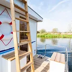 Lisa Boot 1 Botel Priepert