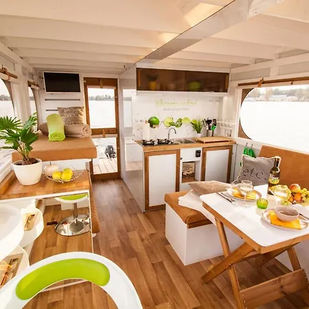 Lisa Boot 1 Priepert