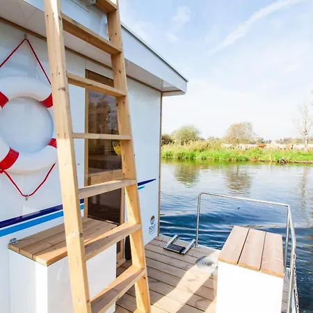 Lisa Boot 1 船上ホテル Priepert